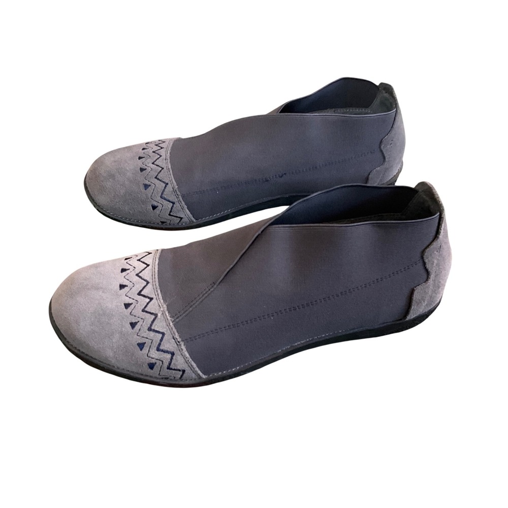 Sundance Slip On Shoes Women 38 Grey Suede Embroidered Geometric Flat Comfort